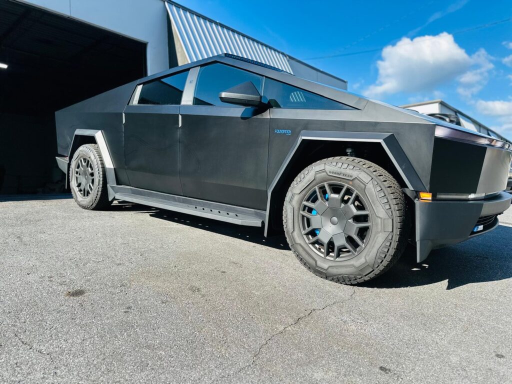 tesla cybertruck blue brake caliper paint final look blue calipers and wheels rims and calipers paint atlanta ga