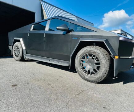 tesla cybertruck blue brake caliper paint final look blue calipers and wheels rims and calipers paint atlanta ga